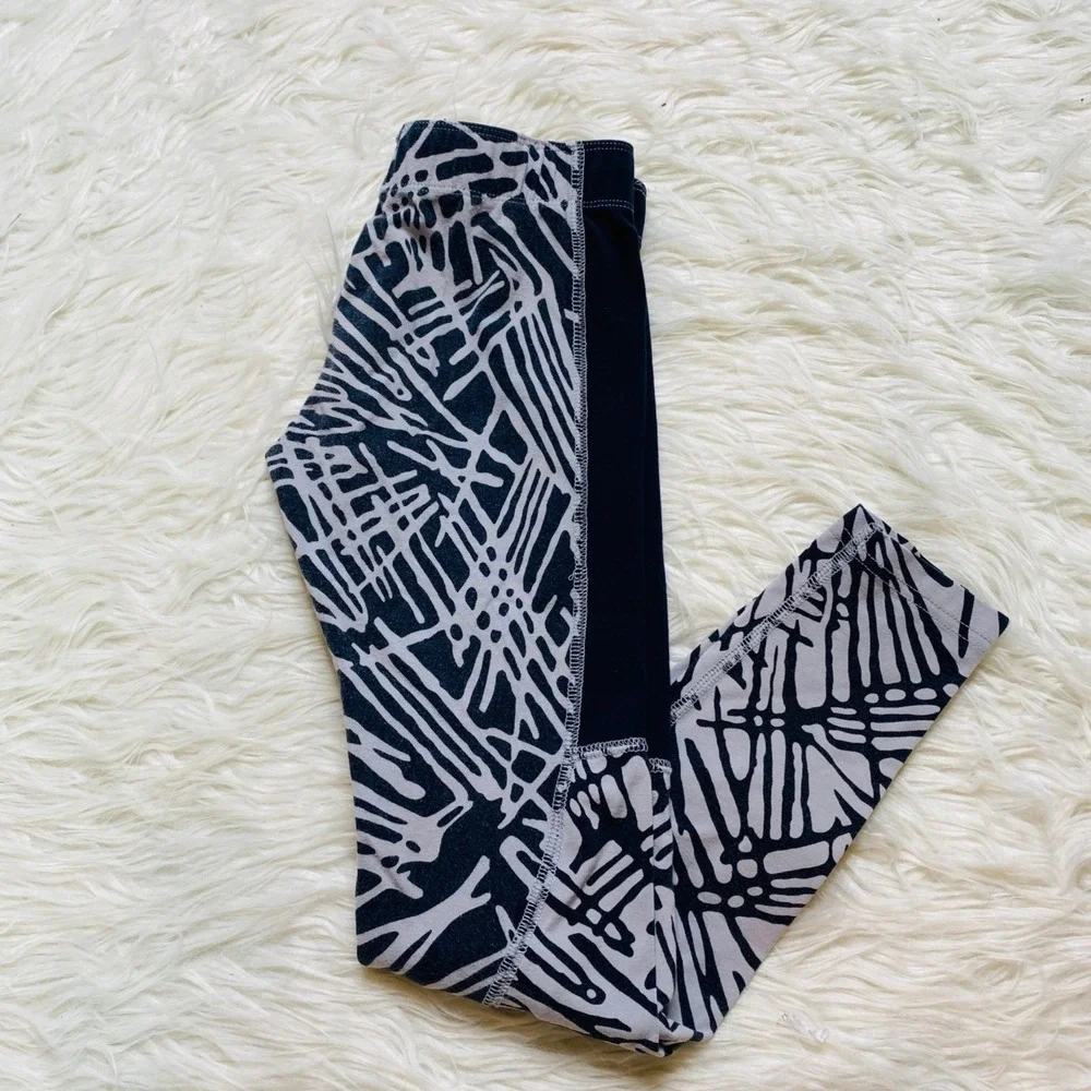 Nike Leggings Girls Small Patterned Black Gray Pull On  Stretchy‎ Logo Athletic